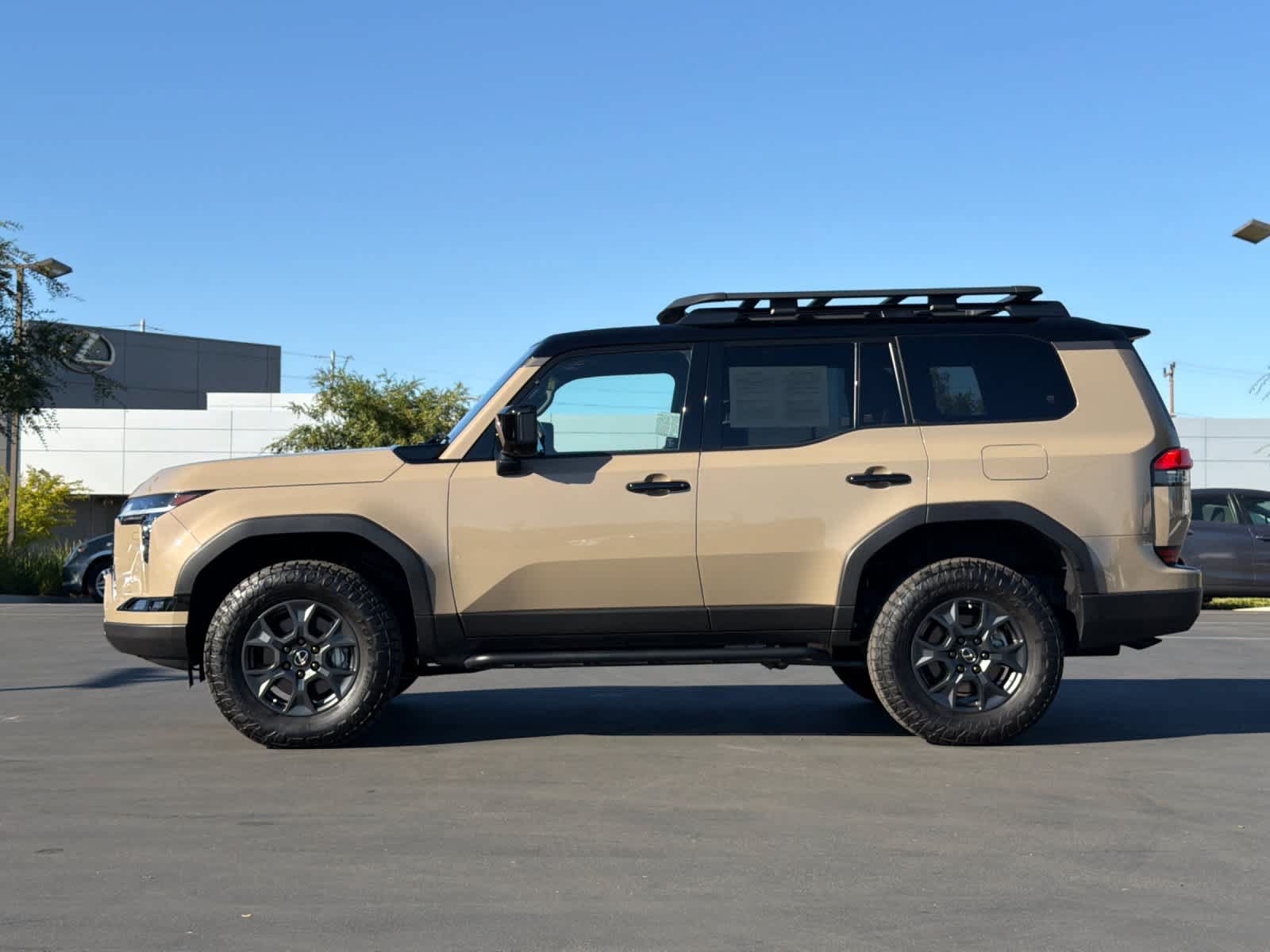 Used 2025 Lexus GX 550 w/ Accessory Package (32) AWD/4WD image 9