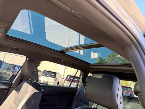 Used 2022 Volkswagen Tiguan SE R-Line image 16