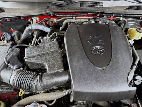 Used 2016 Toyota Tacoma SR5 w/ Towing Package image 37