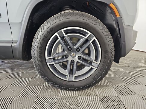 Used 2025 Rivian R1T Adventure image 11