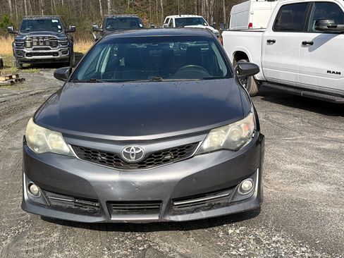 Used 2013 Toyota Camry SE image 3