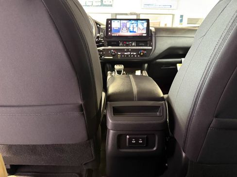 Used 2026 Nissan Pathfinder SV FWD image 27