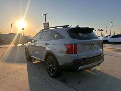 Used 2023 Kia Sorento SX Prestige image 3