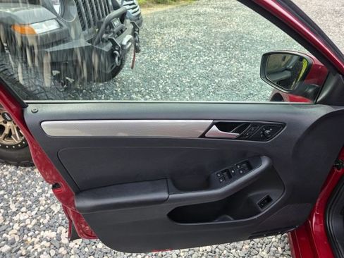 Used 2017 Volkswagen Jetta S image 11