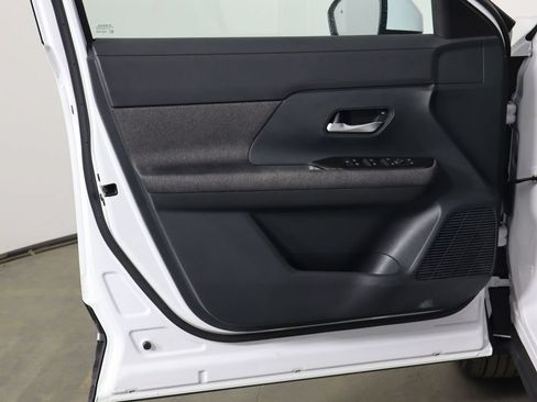 Used 2025 Nissan Kicks SV FWD image 19