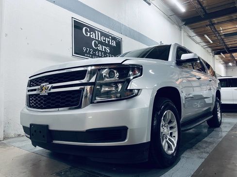 Used 2018 Chevrolet Suburban LT RWD image 2