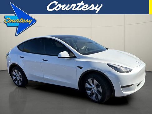 Used 2021 Tesla Model Y Long Range image 1