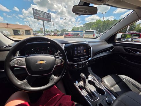 Used 2020 Chevrolet Traverse LT w/ LPO, Floor Liner Package AWD/4WD image 15