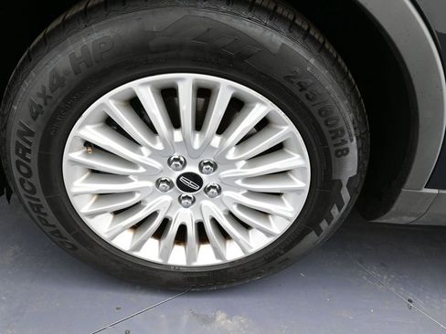 Used 2019 Lincoln Nautilus Premier image 32