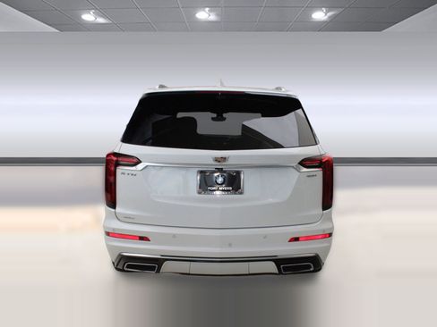 Used 2022 Cadillac XT6 Premium Luxury w/ Technology Package image 9