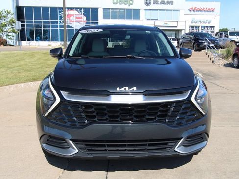 Used 2023 Kia Sportage EX FWD image 2