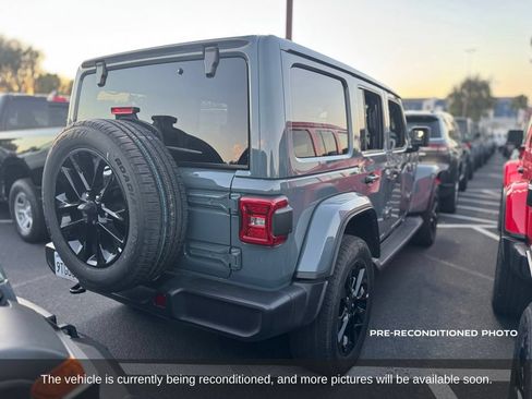 Used 2025 Jeep Wrangler Unlimited Sahara AWD/4WD image 4
