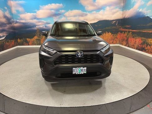 Used 2022 Toyota RAV4 XLE AWD/4WD image 3