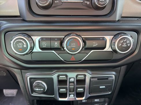 Used 2020 Jeep Wrangler Unlimited Sport S image 33