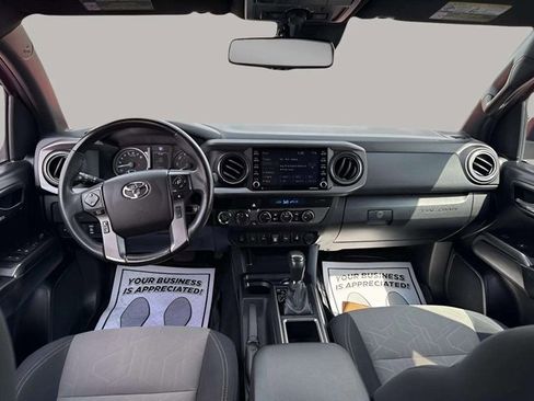 Used 2021 Toyota Tacoma TRD Off-Road image 4