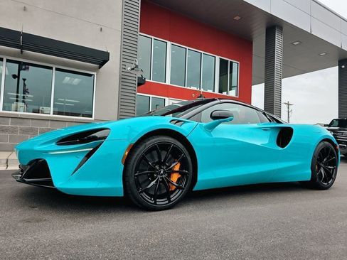 Used 2025 McLaren Artura Spider image 22