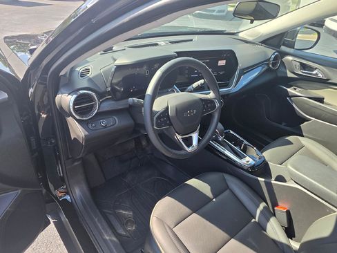 Used 2025 Chevrolet Trax ACTIV w/ Sunroof Package FWD image 6