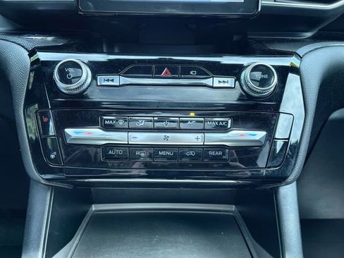 Used 2022 Ford Explorer ST-Line AWD/4WD image 37