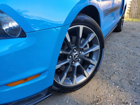 Used 2011 Ford Mustang GT Premium w/ Electronics Pkg image 2