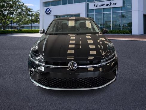 Used 2025 Volkswagen Jetta SE FWD image 3