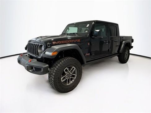 Used 2025 Jeep Gladiator Mojave w/ Convenience Group image 3
