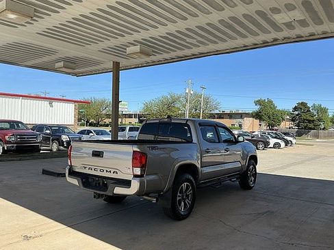 Used 2017 Toyota Tacoma TRD Sport w/ Tow Package image 5