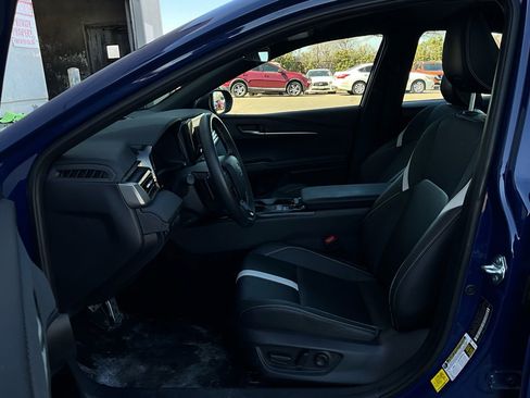 Used 2025 Toyota Camry SE image 10