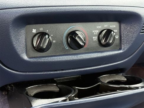 Used 1996 Ford Crown Victoria LX image 27