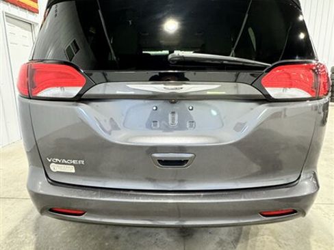 Used 2021 Chrysler Voyager Lxi FWD image 5