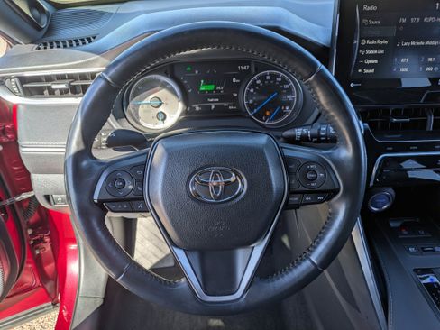 Used 2021 Toyota Venza XLE image 27