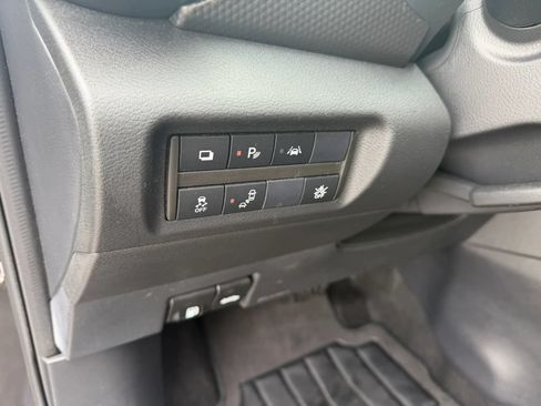 Used 2020 Nissan Kicks S FWD image 10