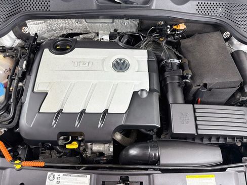 Used 2014 Volkswagen Beetle TDI FWD image 24