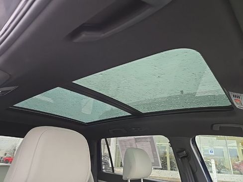 Used 2022 Volkswagen Tiguan SEL R-Line image 20