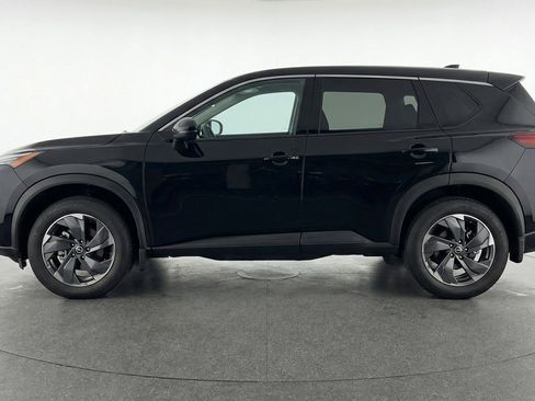 Used 2025 Nissan Rogue SV image 5