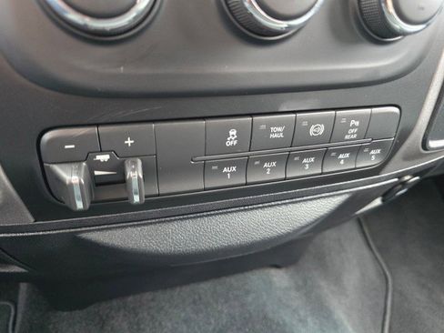 Used 2017 RAM 2500 Tradesman w/ Chrome Appearance Group image 34