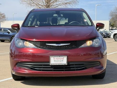 Used 2020 Chrysler Voyager L image 7