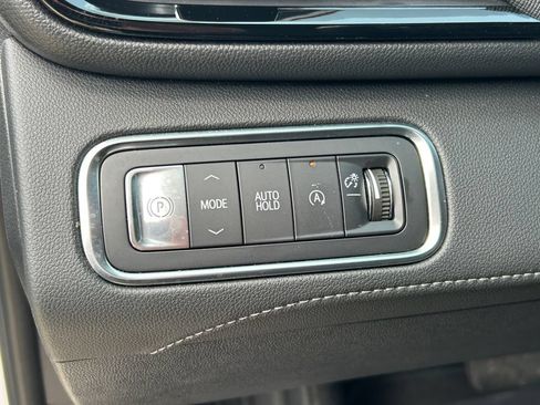 Used 2025 Buick Enclave Preferred FWD image 27