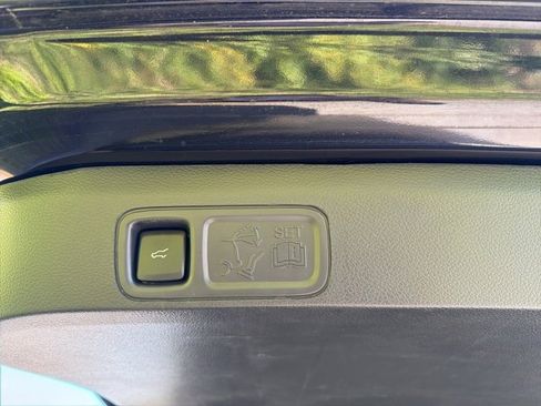 Used 2023 Ford Expedition Platinum image 31