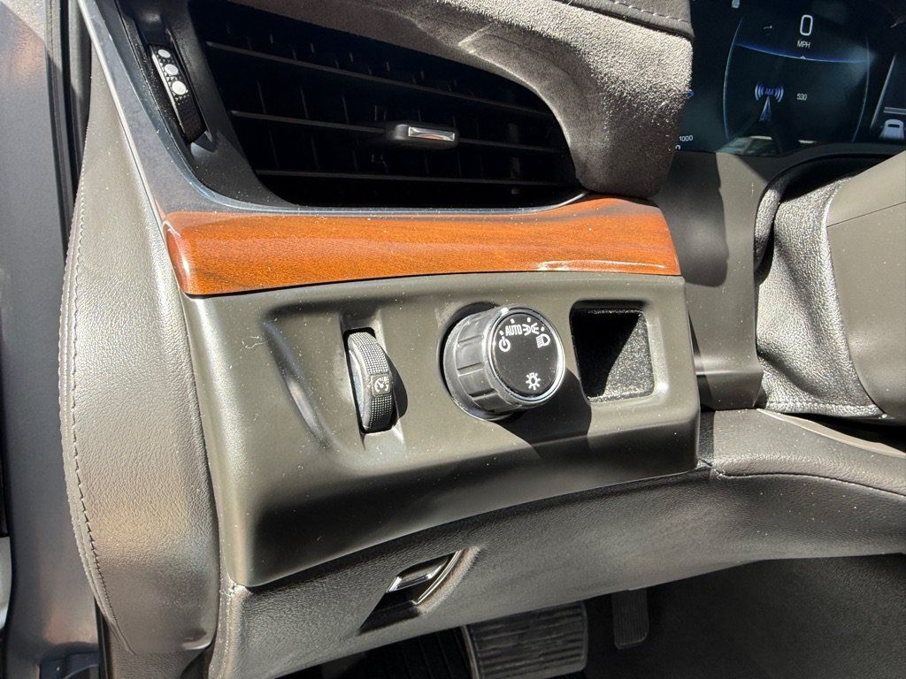 Used 2020 Cadillac Escalade Premium Luxury RWD image 20