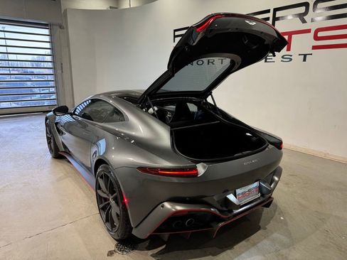 Used 2020 Aston Martin V8 Vantage Coupe image 36