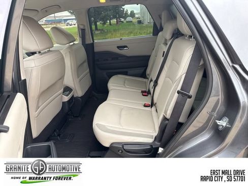 Used 2023 Nissan Pathfinder SL FWD image 25