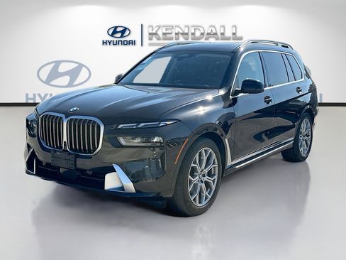 Used 2025 BMW X7 xDrive40i w/ Premium Package image 3