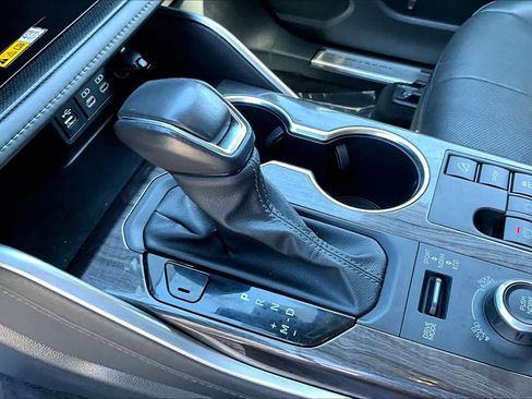 Used 2023 Toyota Highlander Platinum image 17