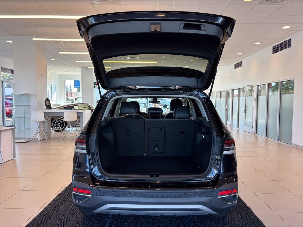 Used 2025 Volkswagen Taos SE AWD/4WD image 9