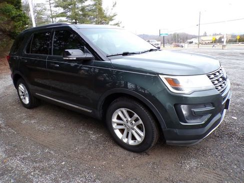 Used 2016 Ford Explorer XLT w/ Equipment Group 202A image 6