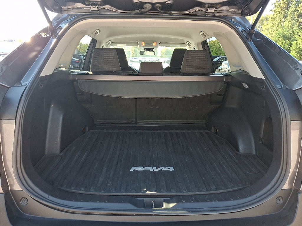 Certified 2021 Toyota RAV4 LE AWD/4WD image 27