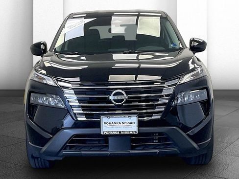 Used 2025 Nissan Rogue SV image 2