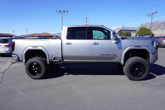 Used 2026 GMC Sierra 3500 Denali Ultimate w/ LPO, Black Badging Package AWD/4WD image 16