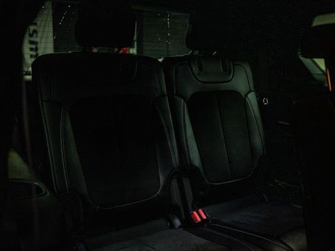 Used 2024 Jeep Grand Cherokee L Laredo image 11