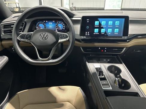 Certified 2024 Volkswagen Atlas Cross Sport SE image 20